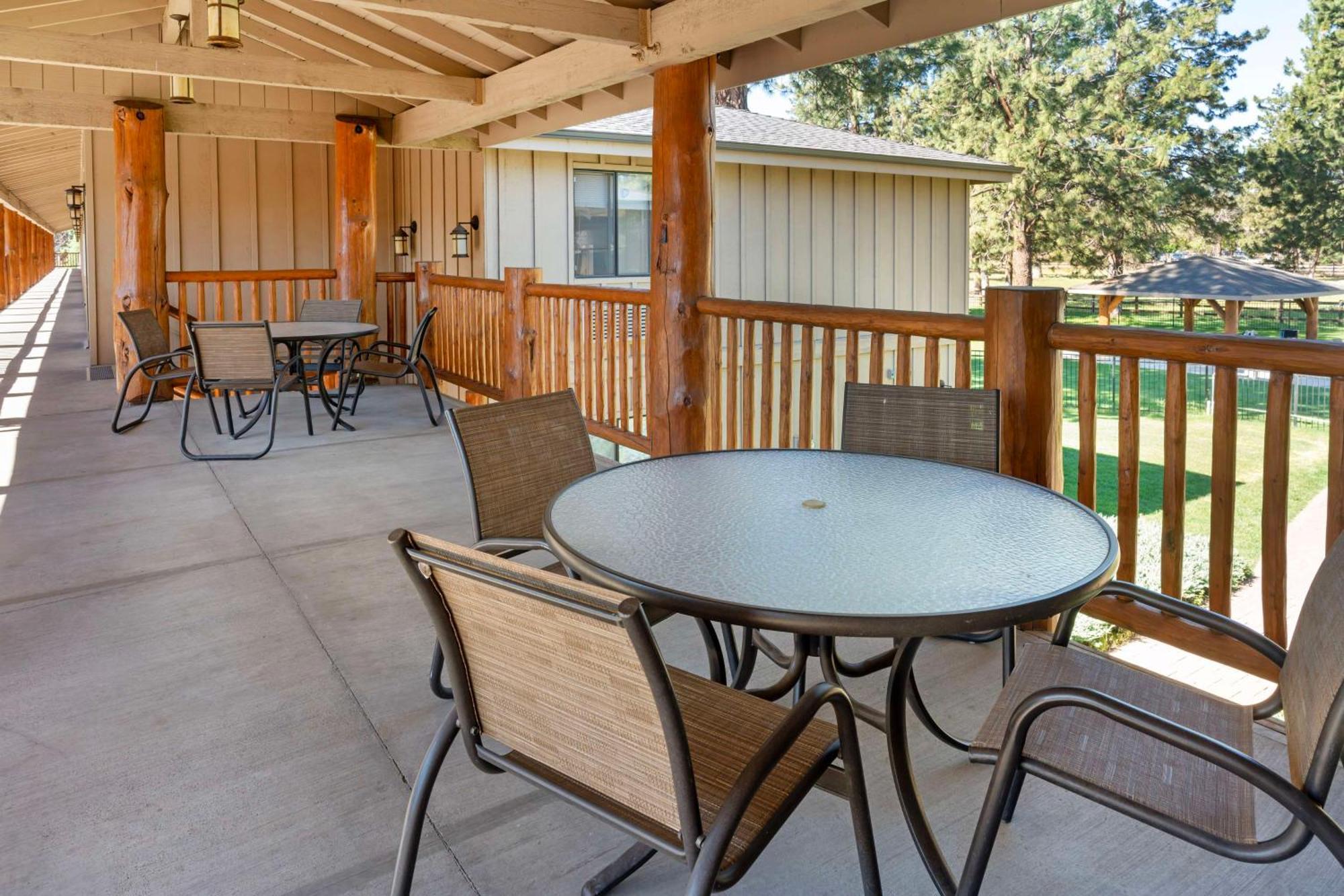 Best Western Ponderosa Lodge Sisters Exterior photo