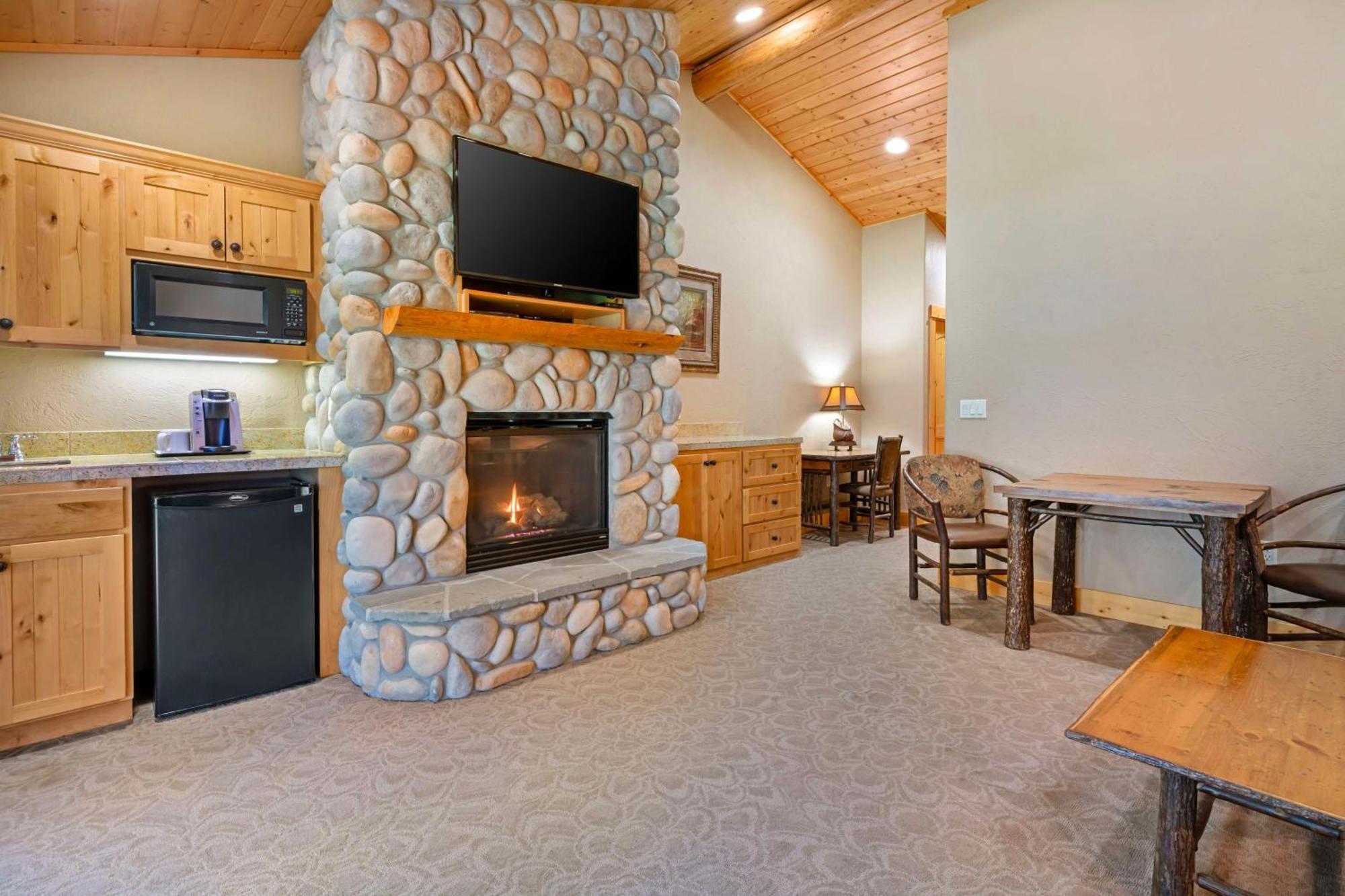 Best Western Ponderosa Lodge Sisters Exterior photo
