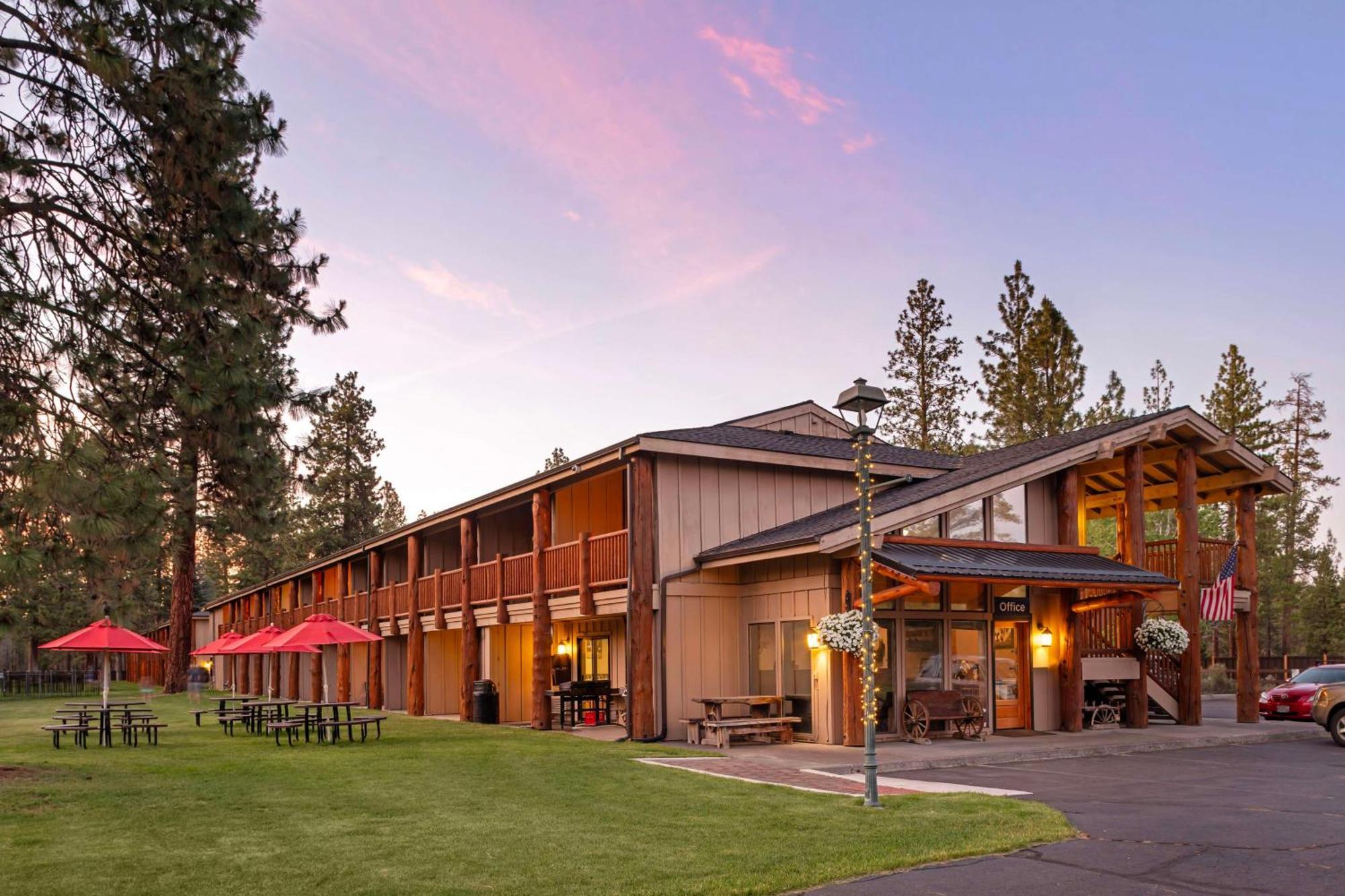 Best Western Ponderosa Lodge Sisters Exterior photo