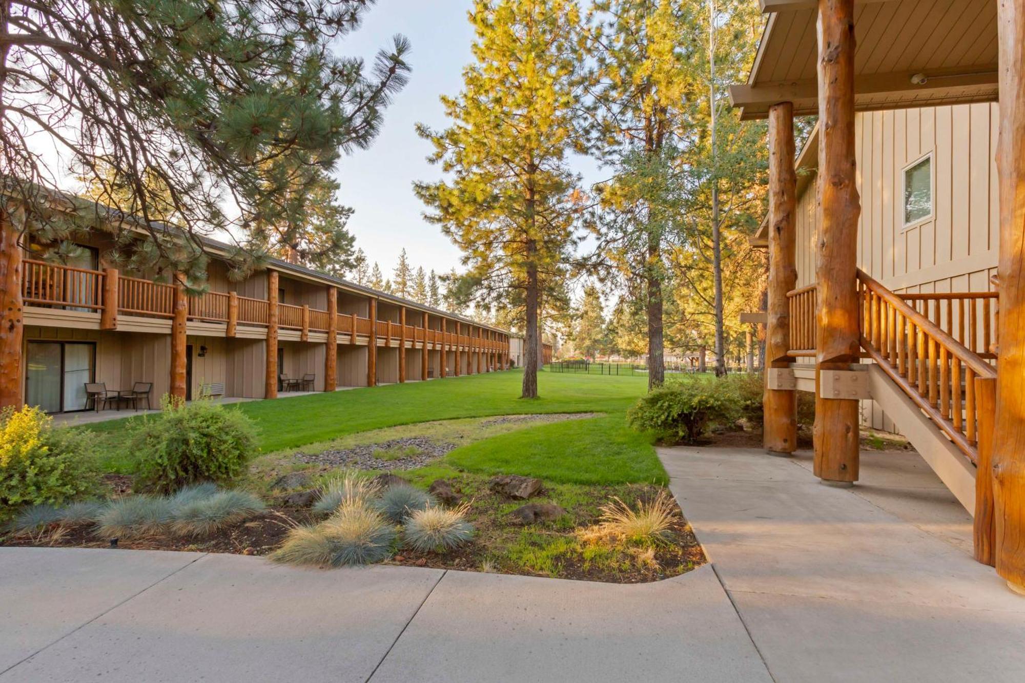 Best Western Ponderosa Lodge Sisters Exterior photo