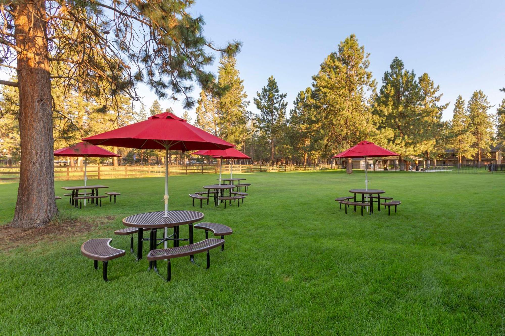 Best Western Ponderosa Lodge Sisters Exterior photo