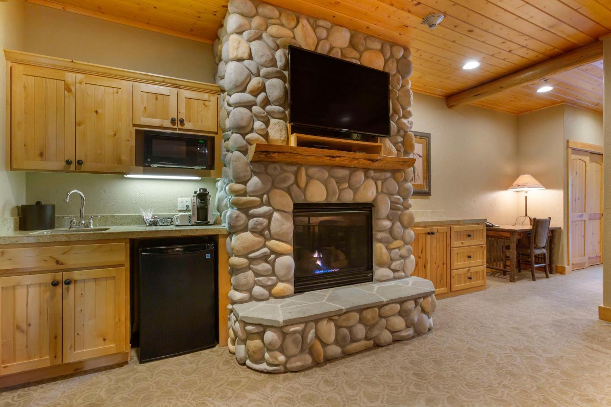 Best Western Ponderosa Lodge Sisters Exterior photo
