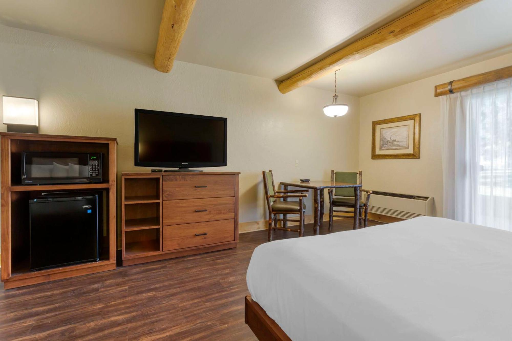 Best Western Ponderosa Lodge Sisters Exterior photo
